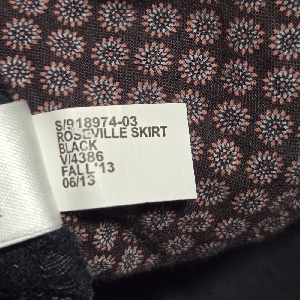 Athleta Womens Black Velvet Corduroy Mini Skirt Size 4 - Picture 12 of 12